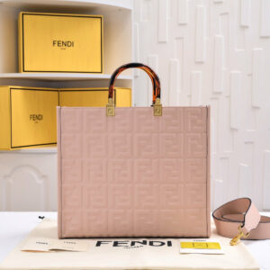 4 colors simple letter logo handbag.